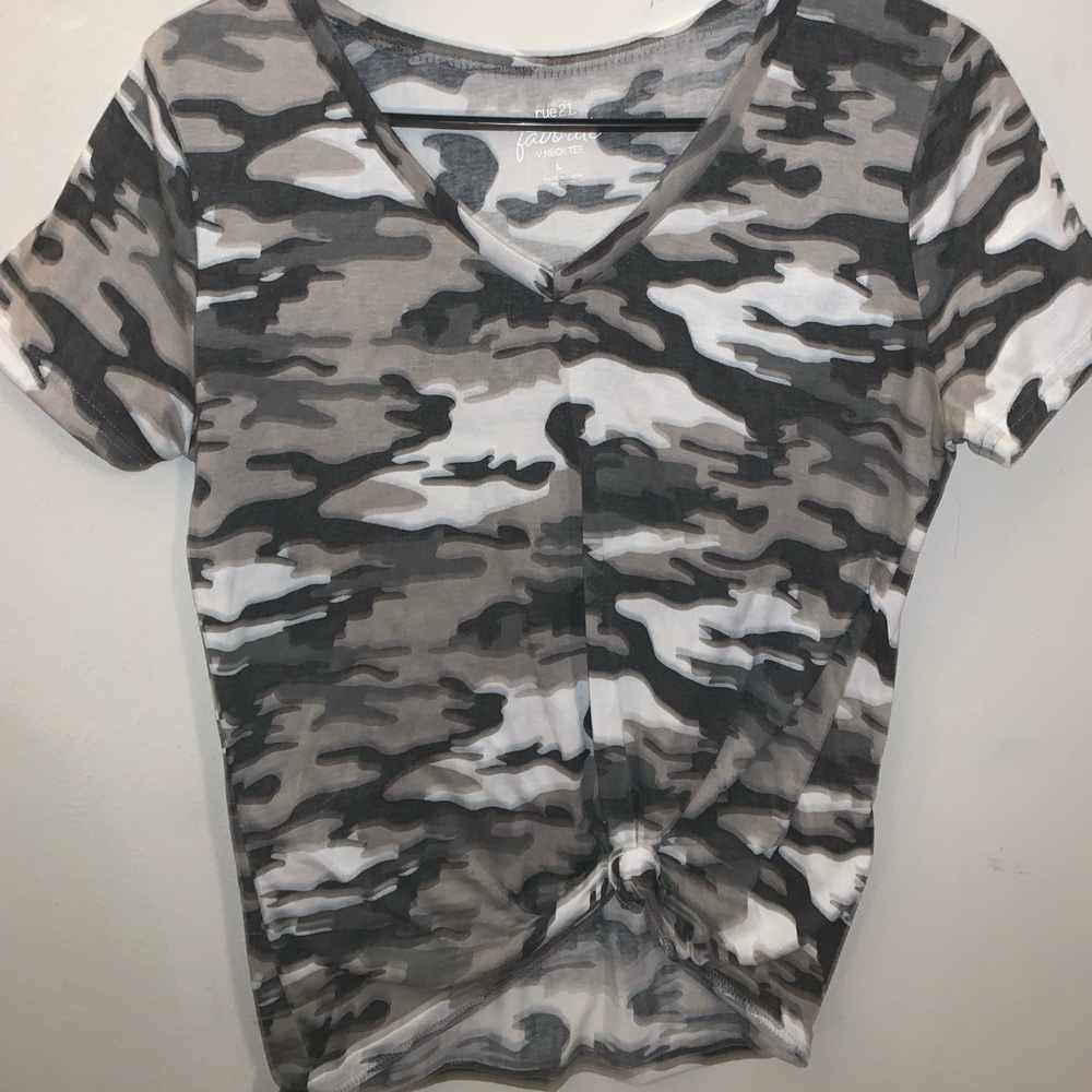 Camp vneck